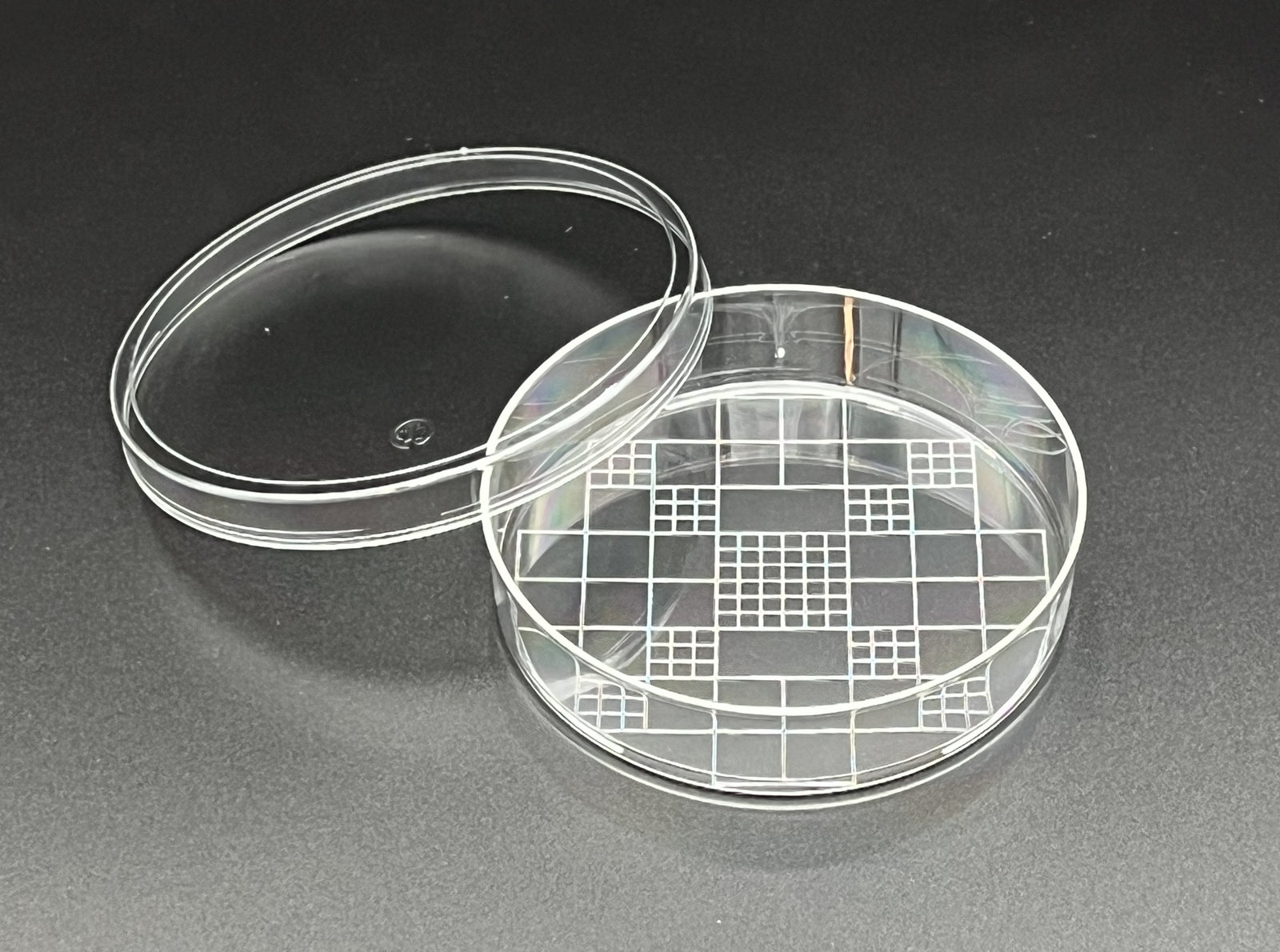 Solution™ Search Dish,w/Lid, Round, Gridded, 90mm x 20mm, 10/pk